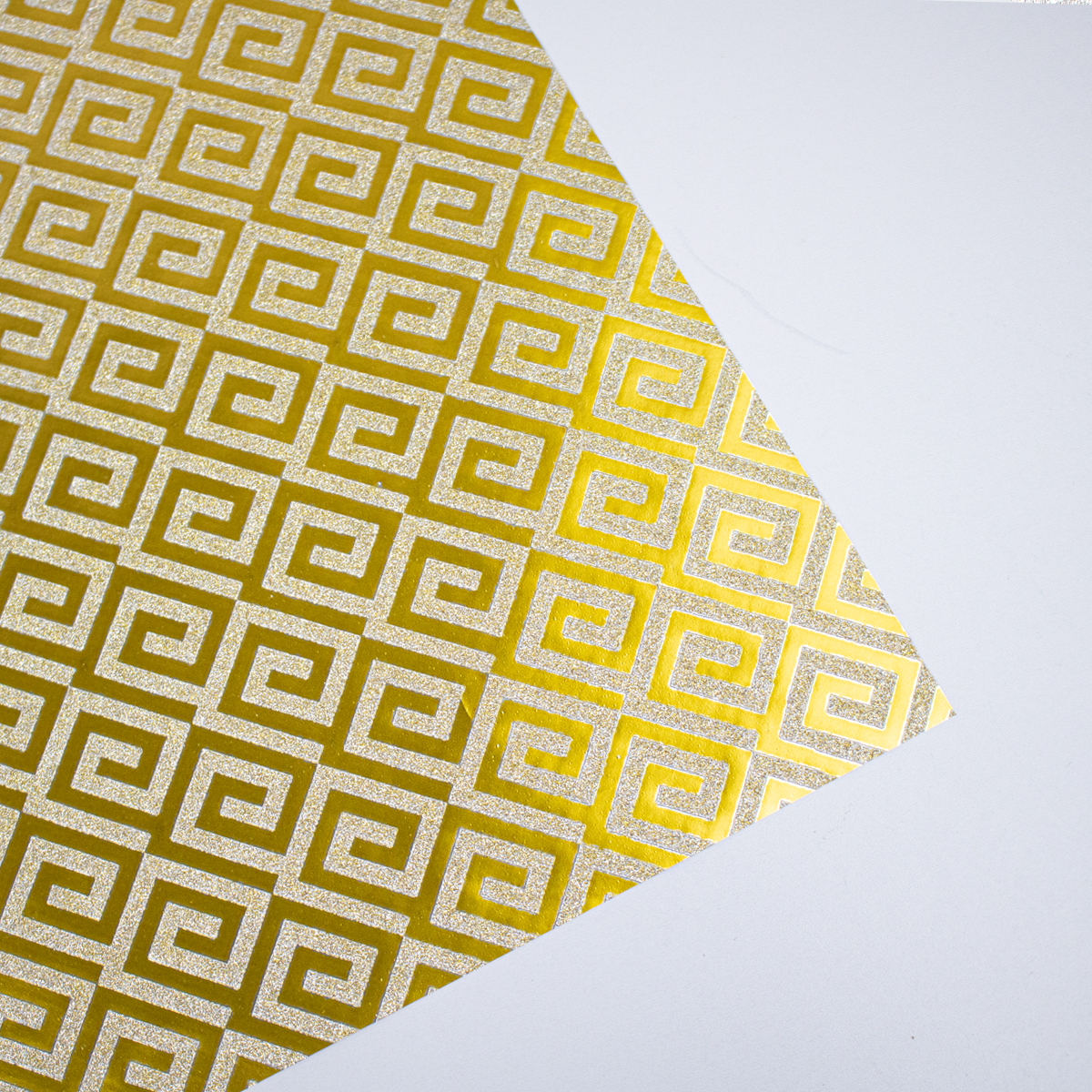 Papel de regalo 3D con diseño de mosaicos dorado geométricos