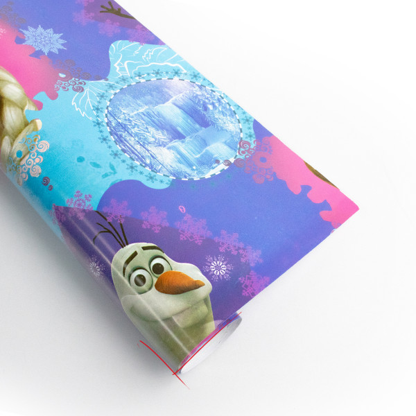 Papel de regalo con diseño personajes de Disney